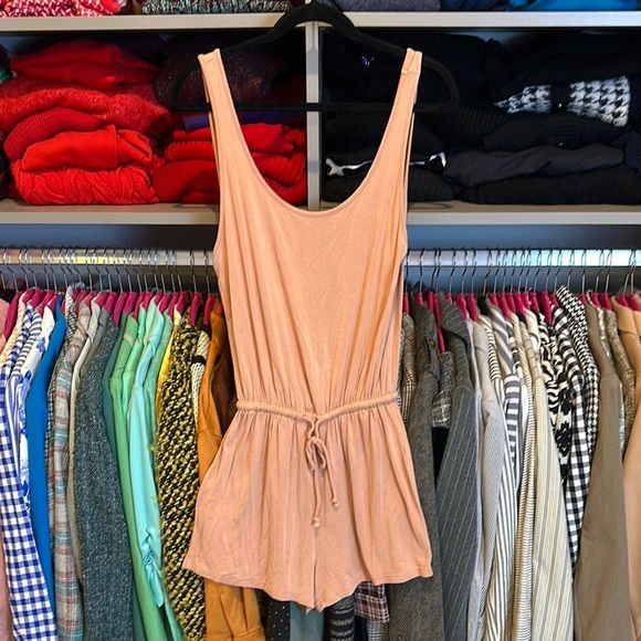HYFVE tannish peach sleeveless scoop neck tie front elastic waistband romper S - Picture 1 of 3
